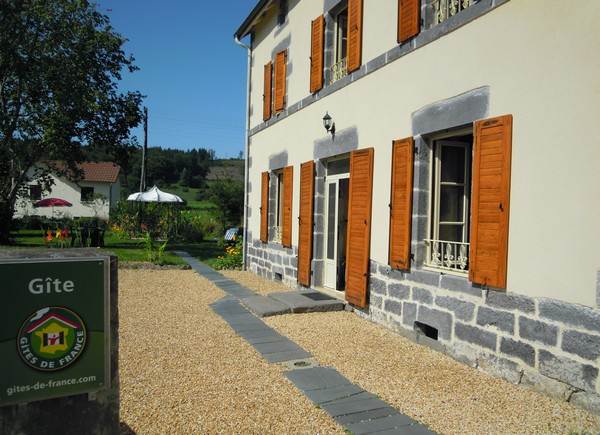 Cour du gîte La Mare Sala