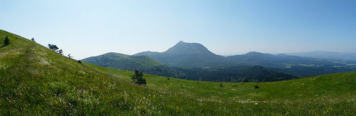Panorama de volcans près du domaine